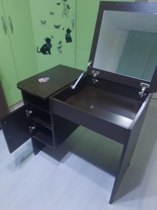 Продается шкаф и стол