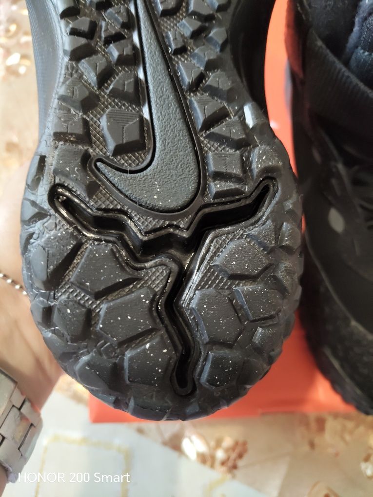 Vând adidas ghetuța Nr 30 Nike Terrascout