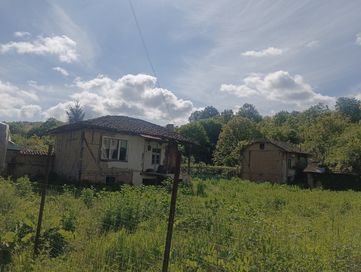 Имот в село Средногорово