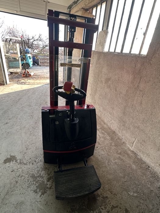 Електирически стакер