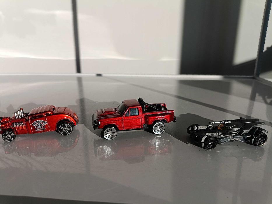 Matchbox , Hot Wheels , Maisto и други .