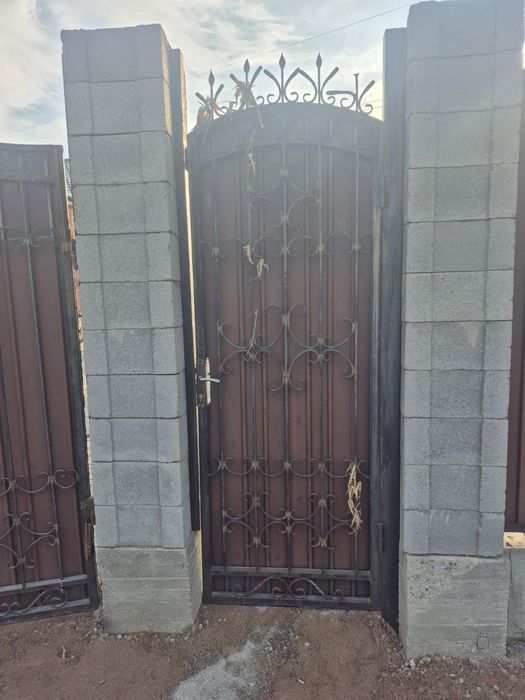Ворота с калиткой в отличном состоянии
