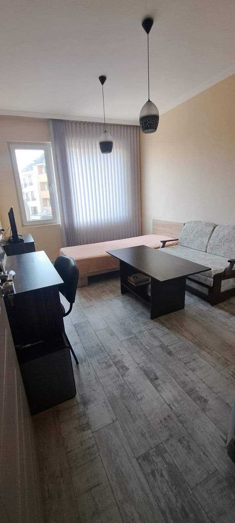 Дава се под наем Двустаен апартамент в Бургас, Център - 60 кв.м за 510 € - Снимка #1