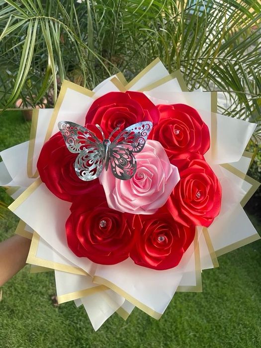 Buchete trandafiri satin