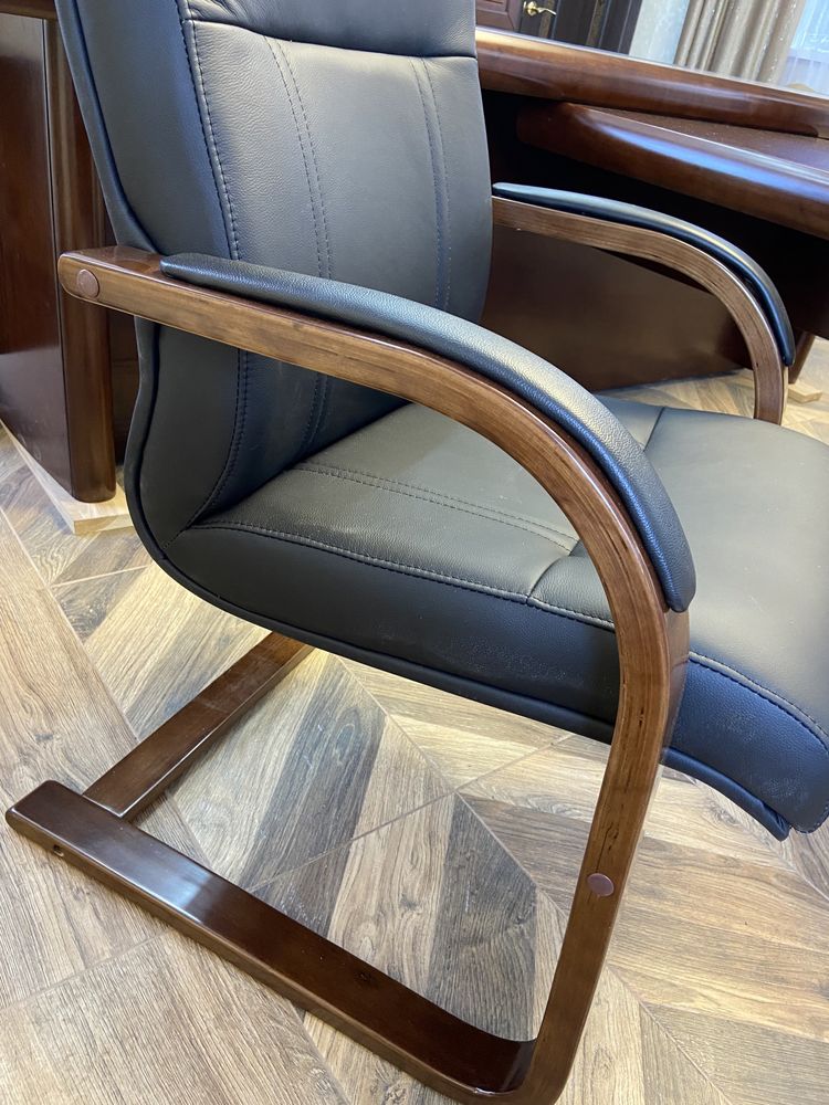 Кресло офисное  натуральная кожа (новое)
