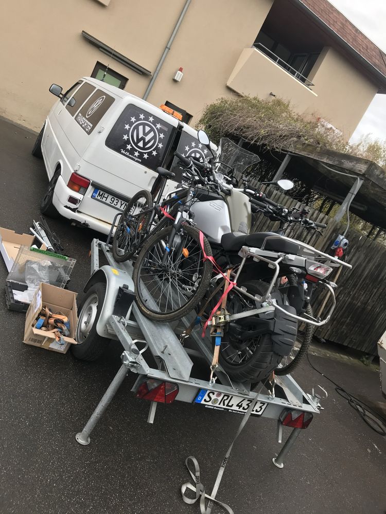 Remorca moto cu 3 rampe