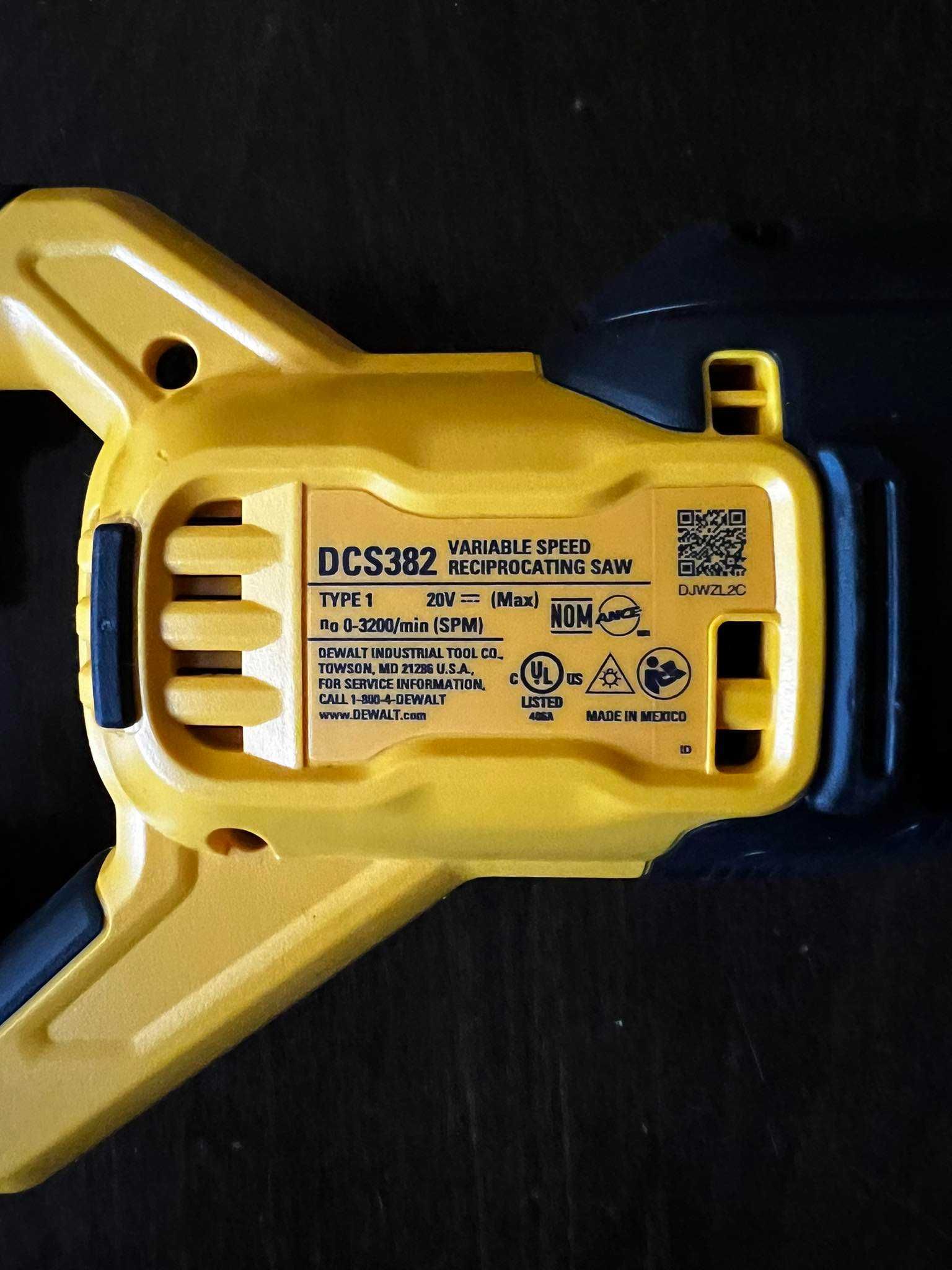 Акумулаторен саблен трион DeWALT DCS382N