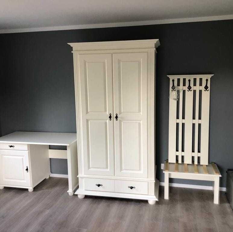 Set bancuta si cuier din lemn masiv Constanta