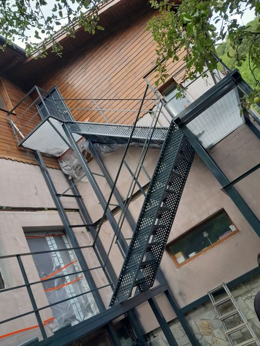 Scări metalice galvanizate la orice demisiune asiguram transport ori u