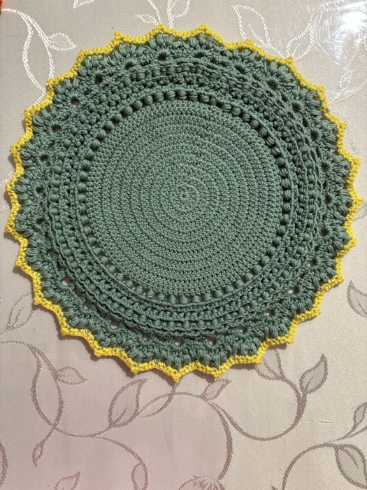 Вязаная салфетка ручной работы под горячие блюда