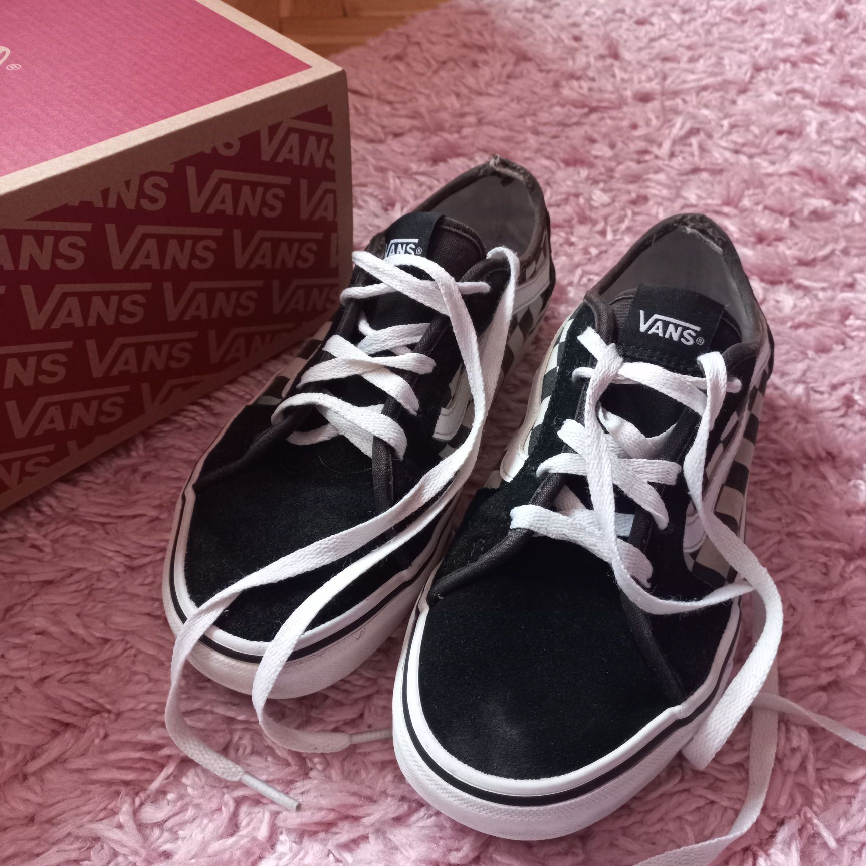 Vans обувки(черно и бяло)