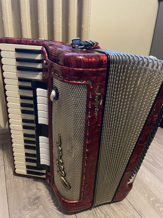 Vand acordeon de 120 basi