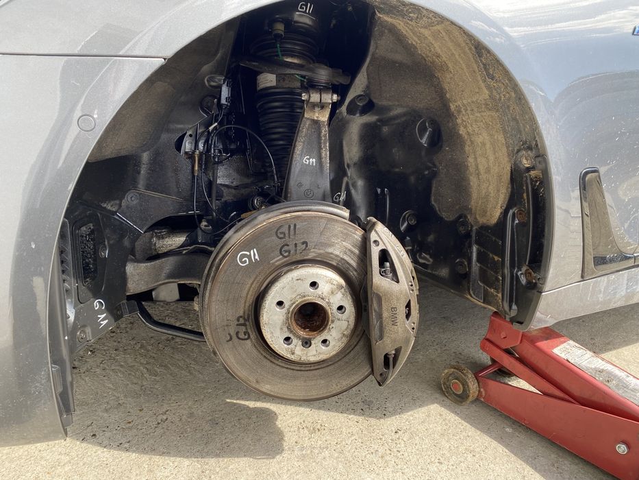 Etrier stânga față BMW seria 7 G11, G12 730 D