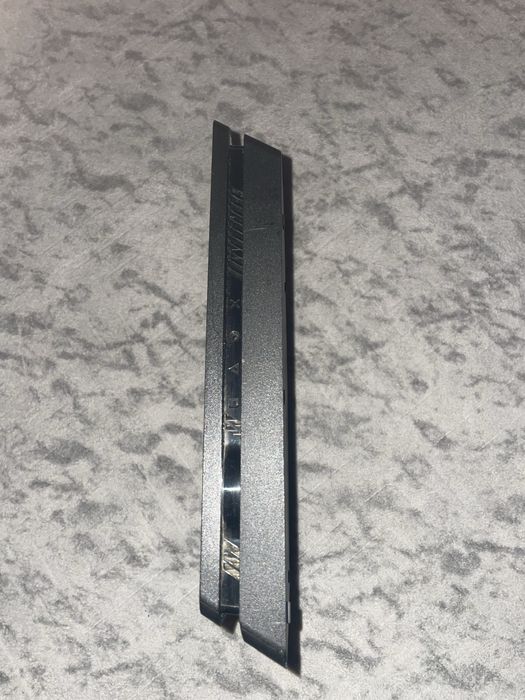 PS4 Slim + 6 jocuri + cablu – stare bună, preț negociabil