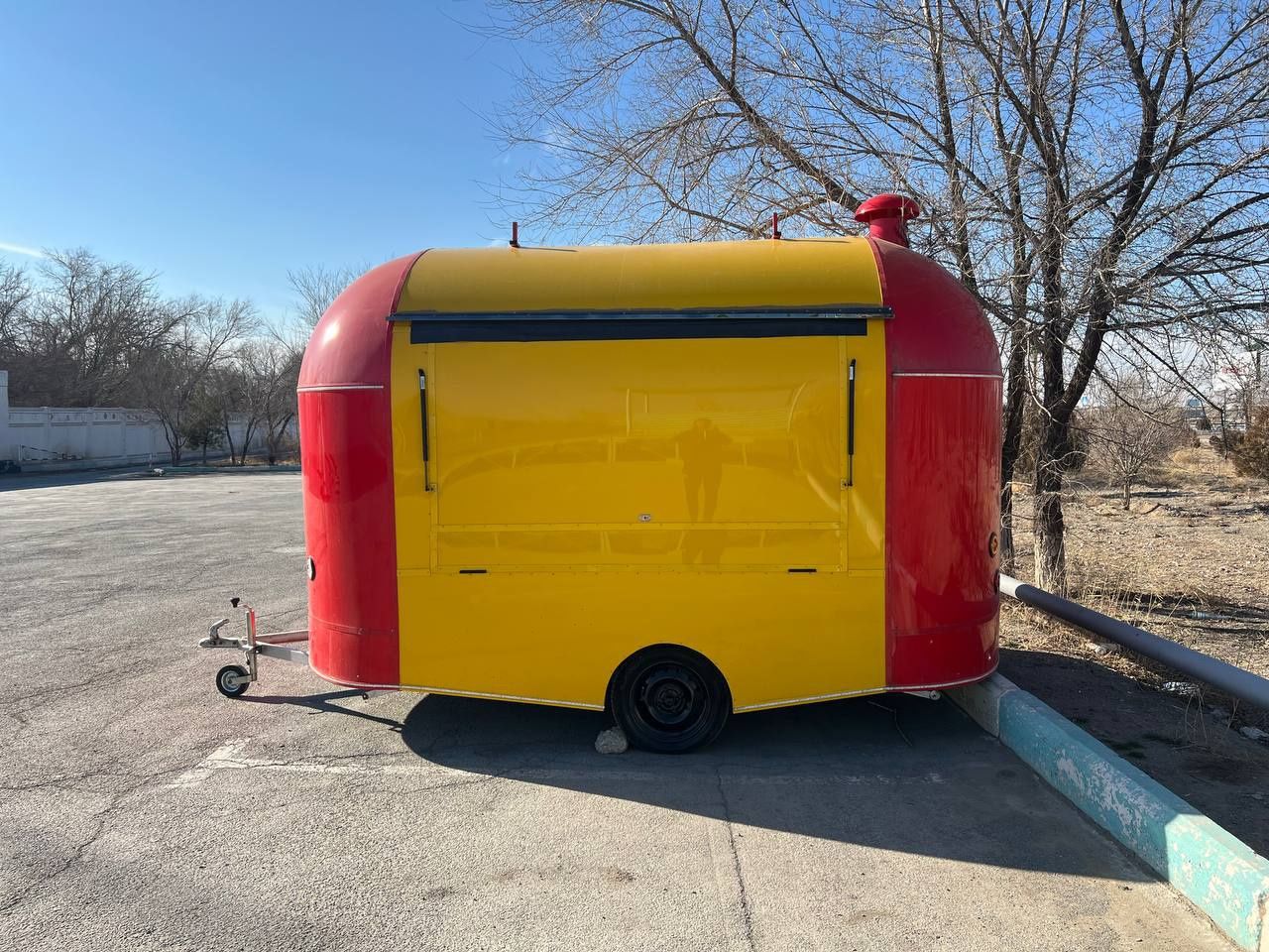 Food truck sotiladi.