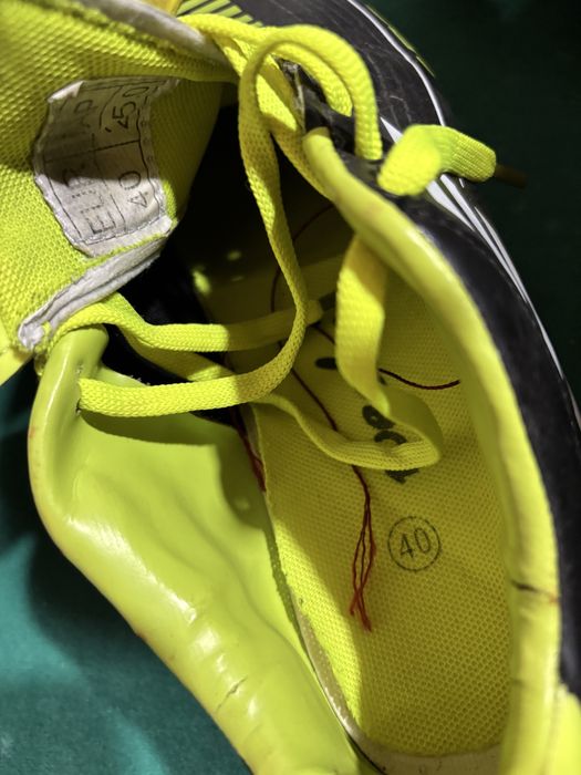 Vand papuci de fotball cu crampoane