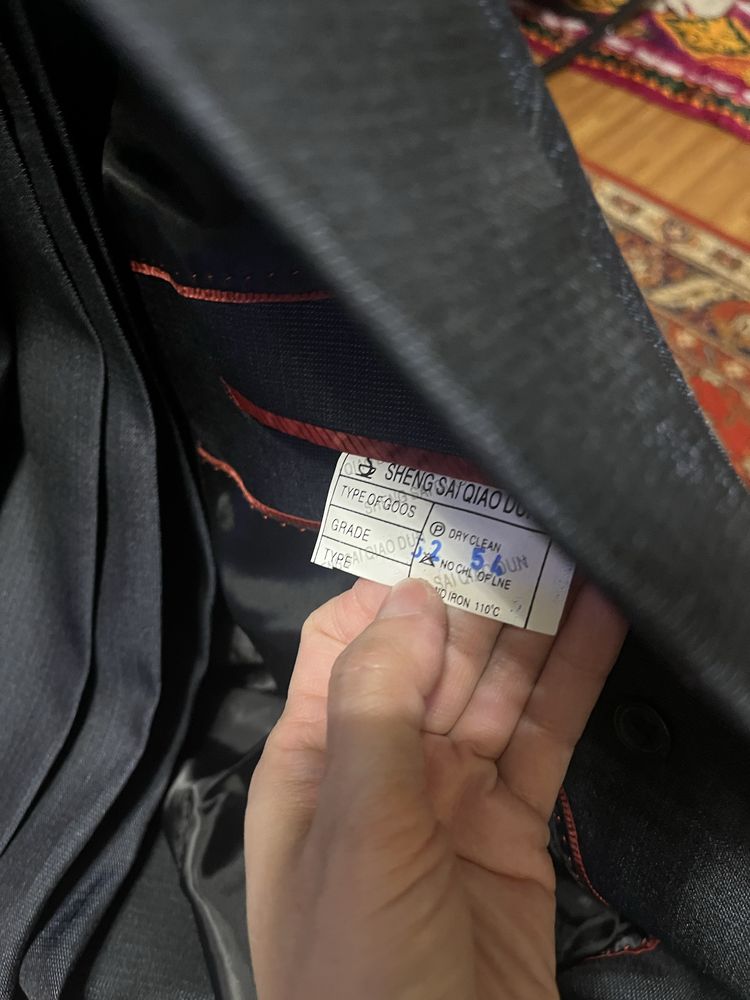 Мужской костюм синего цвета в отличном состоянии ,пиджак и брюки