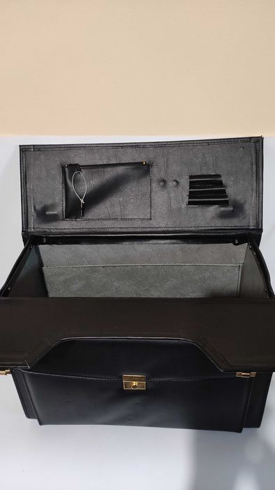 Голям кожен бизнес куфар подсилена конструкция