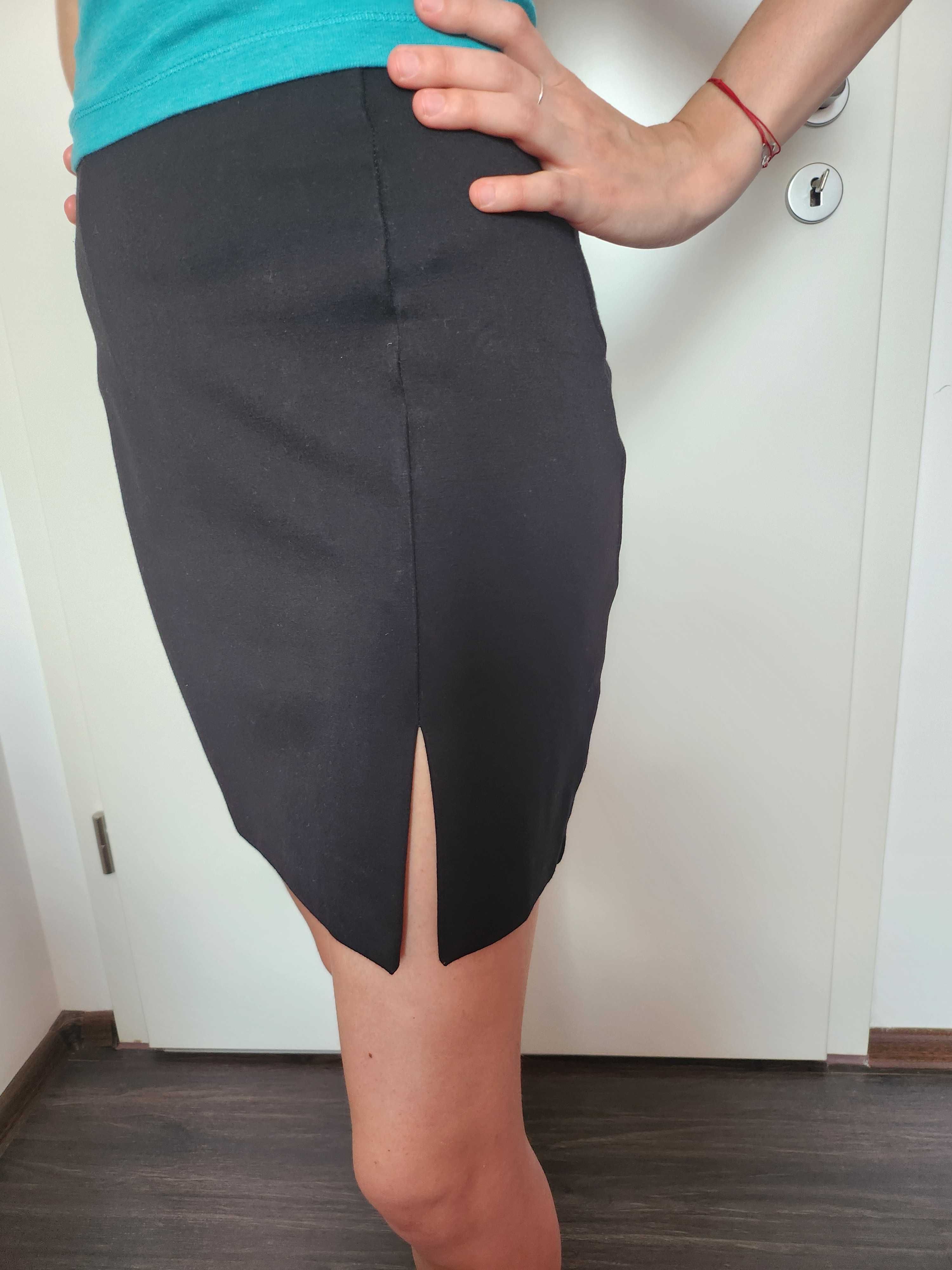 Fusta XS neagra noua mini Stradivarius cu crapatura