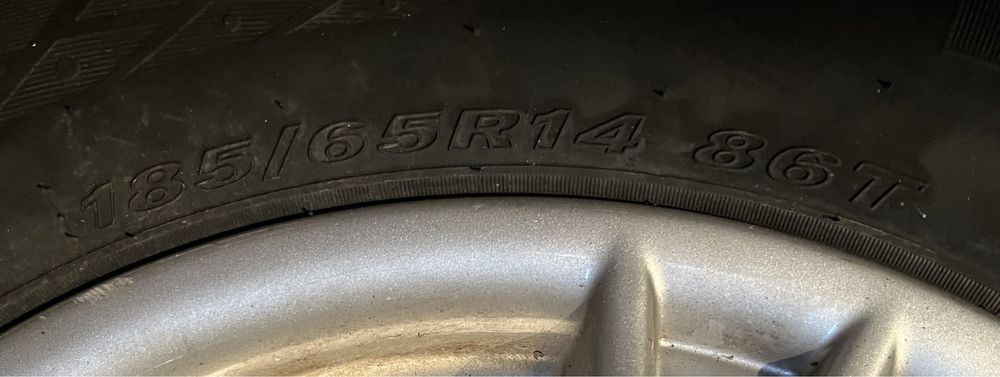 Продавам зимни гуми 185/65R14