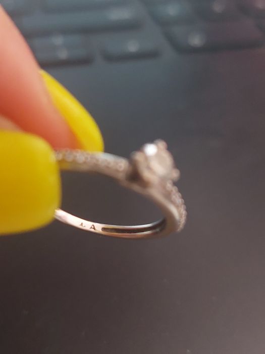 Inel cu diamante , din aur alb