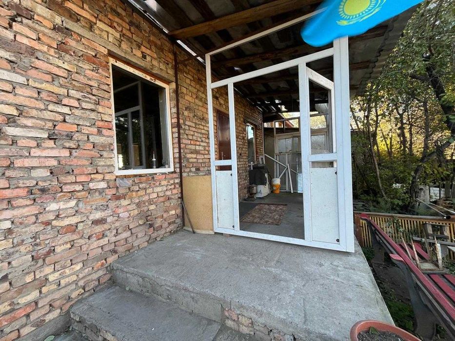 ДОМ в центре города в р-не Центр. офиса Народного Банка""