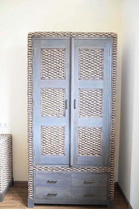 Гардероб от масивно дърво и ратан - внос Индонезия