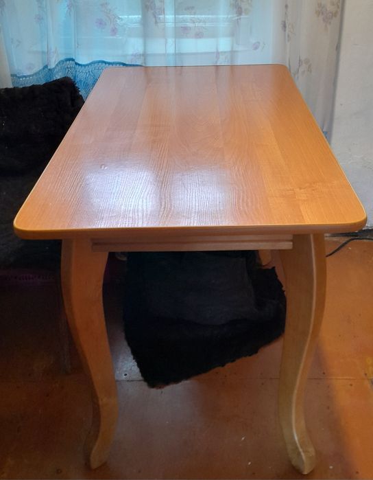 Стол кухонный  на ножках
