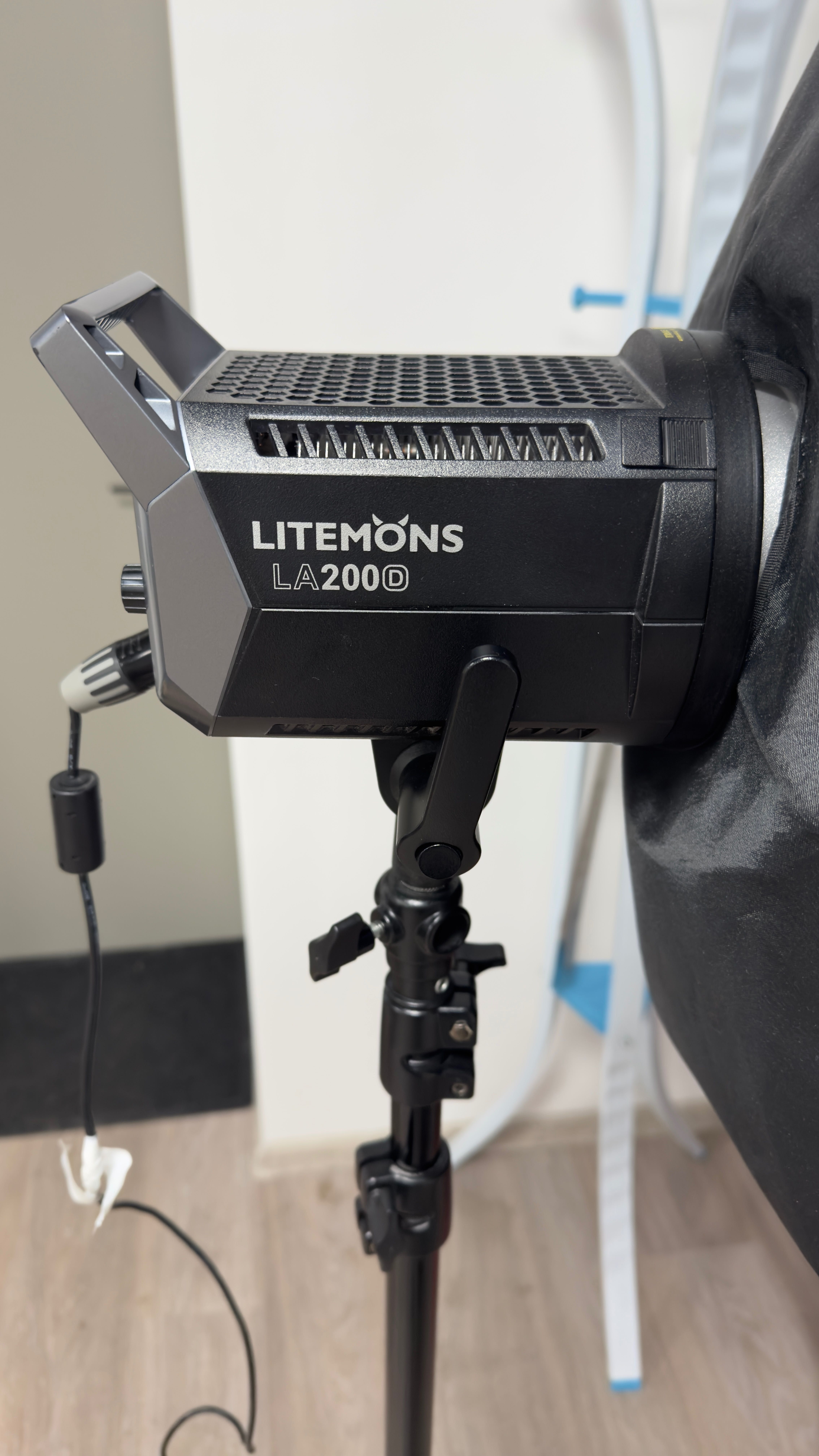 Студийный свет Litemons 200 в полном комплекте