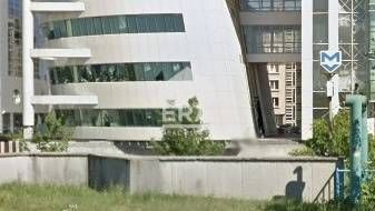 Медицински център за продажба на оживен булевард до метростанция "Слив