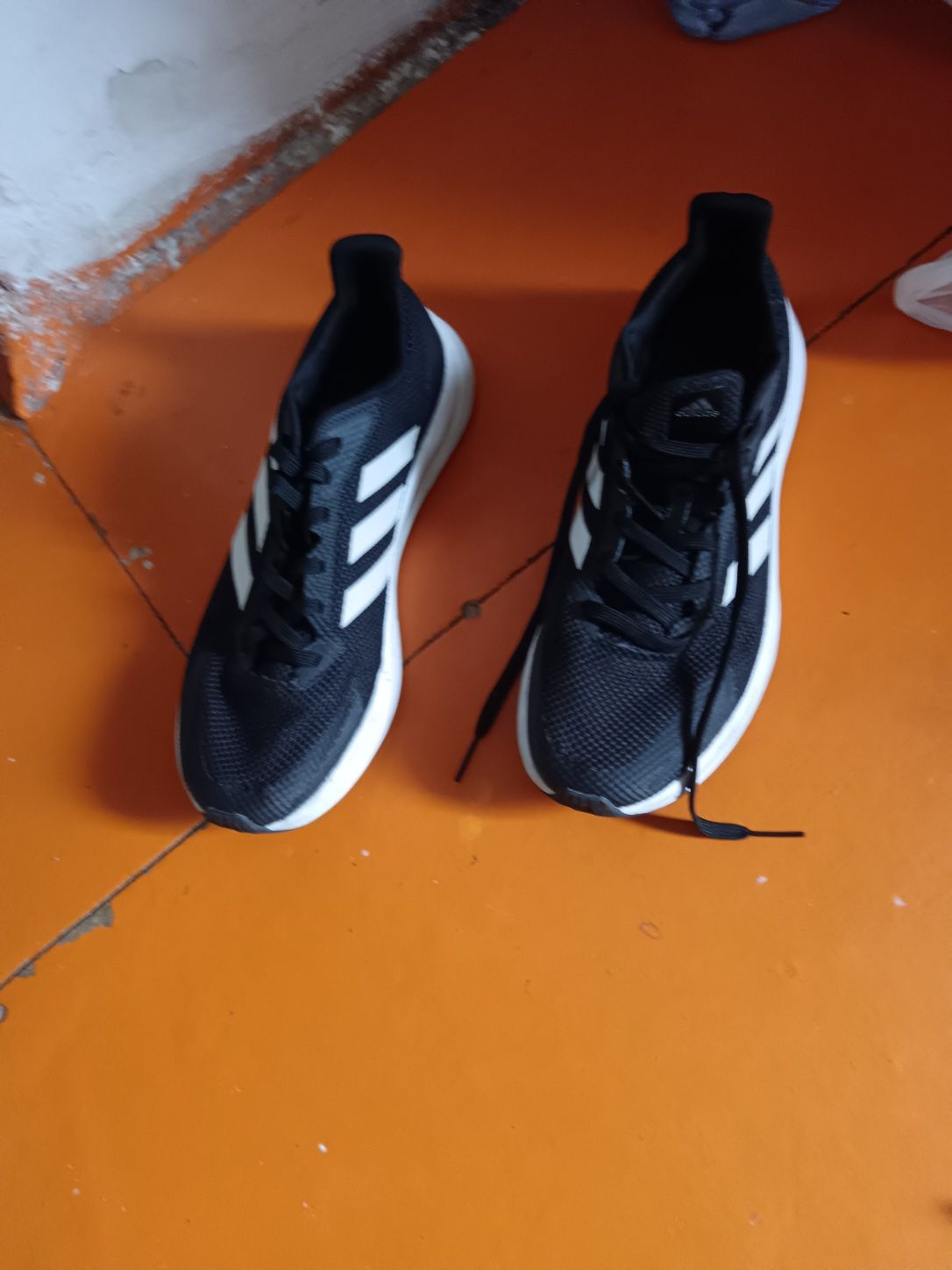 Продам фирменные кроссовки Adidas