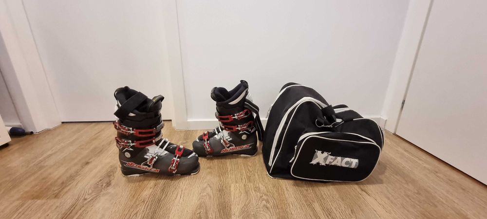 Vand echipamament ski (costum schi, skiuri, accesorii, clapari ski)