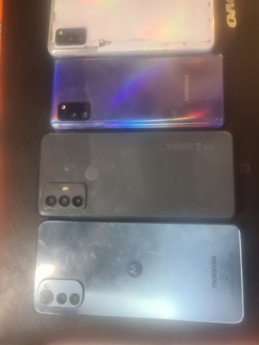 vand 4 telefoane  display spart