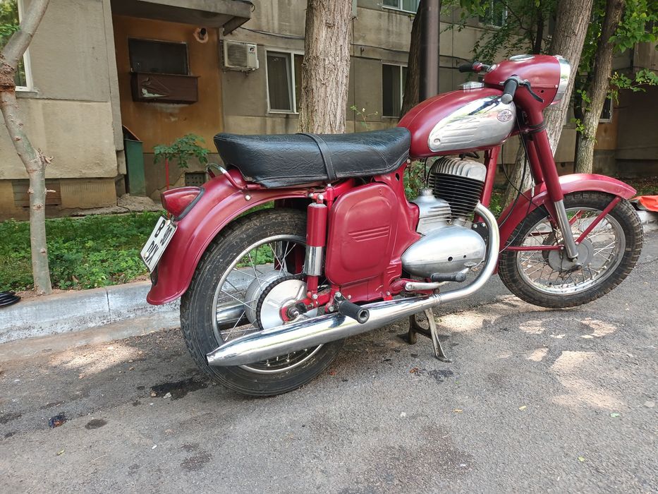 Jawa 250 în stare de functiune.