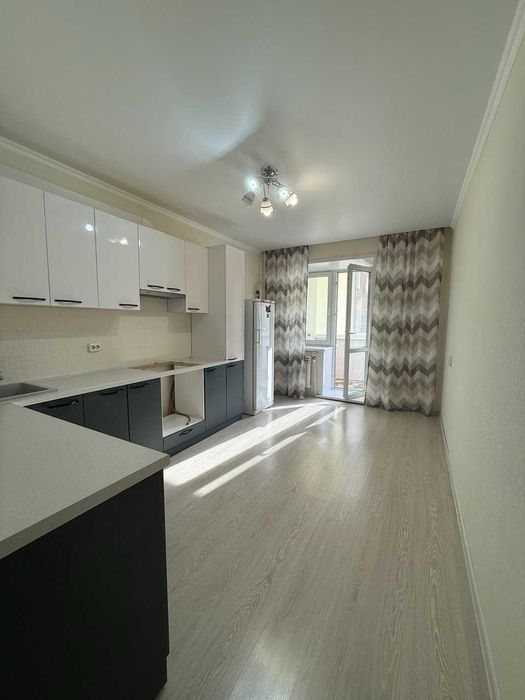 2-комн. квартира, 73.7м², р-н 8 микрорайон.