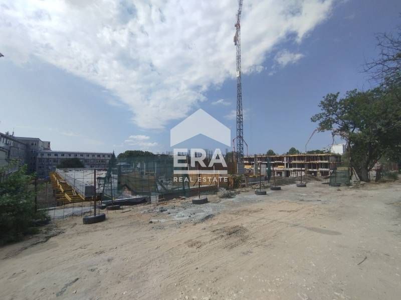 Двустаен апартамент в начален етап на строеж на първата по рода си мно