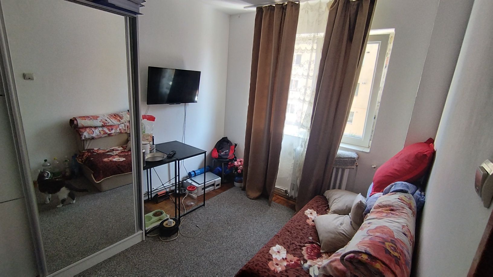Vând apartament 4 camere Plopilor