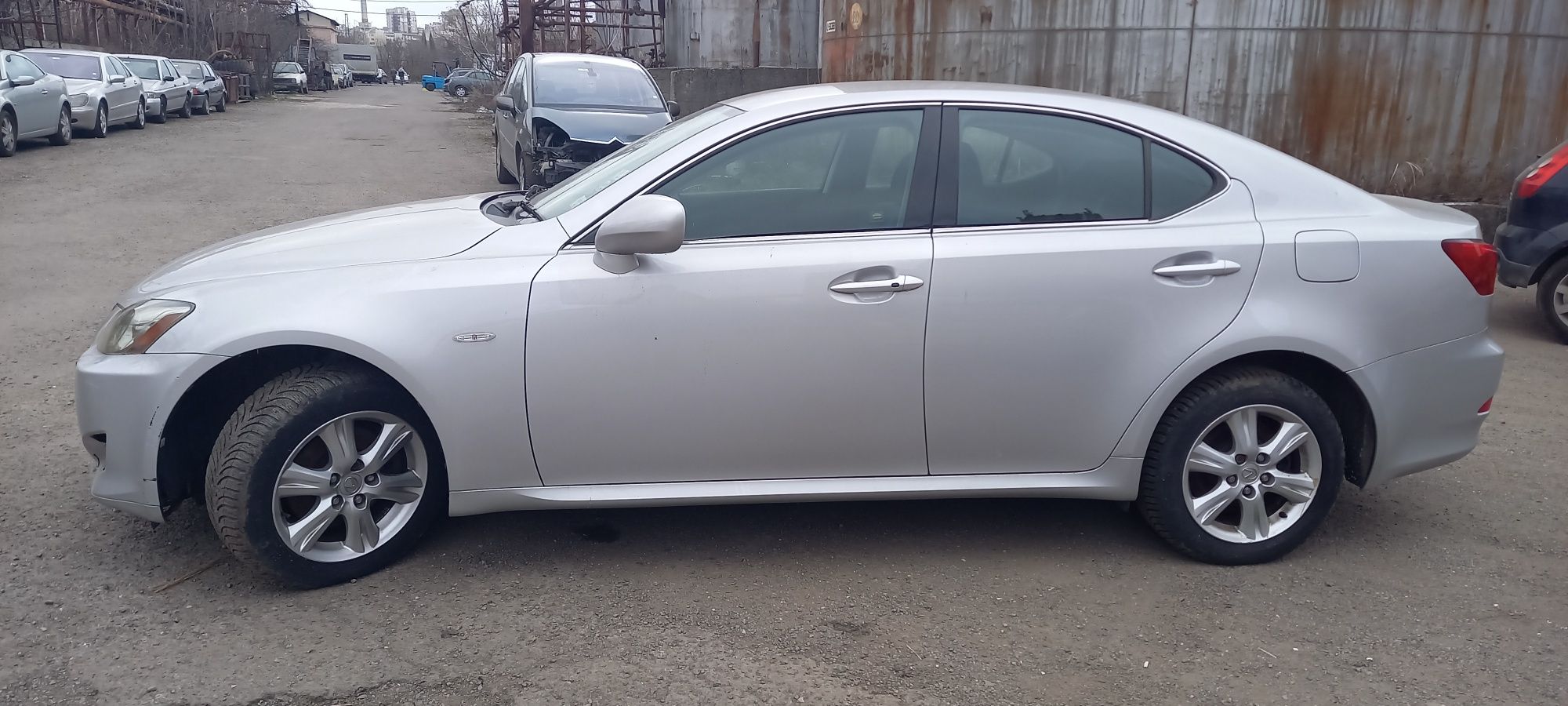 Lexus IS 220d на части