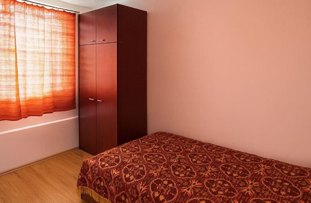 Етаж от къща в района на Христо Ботев!