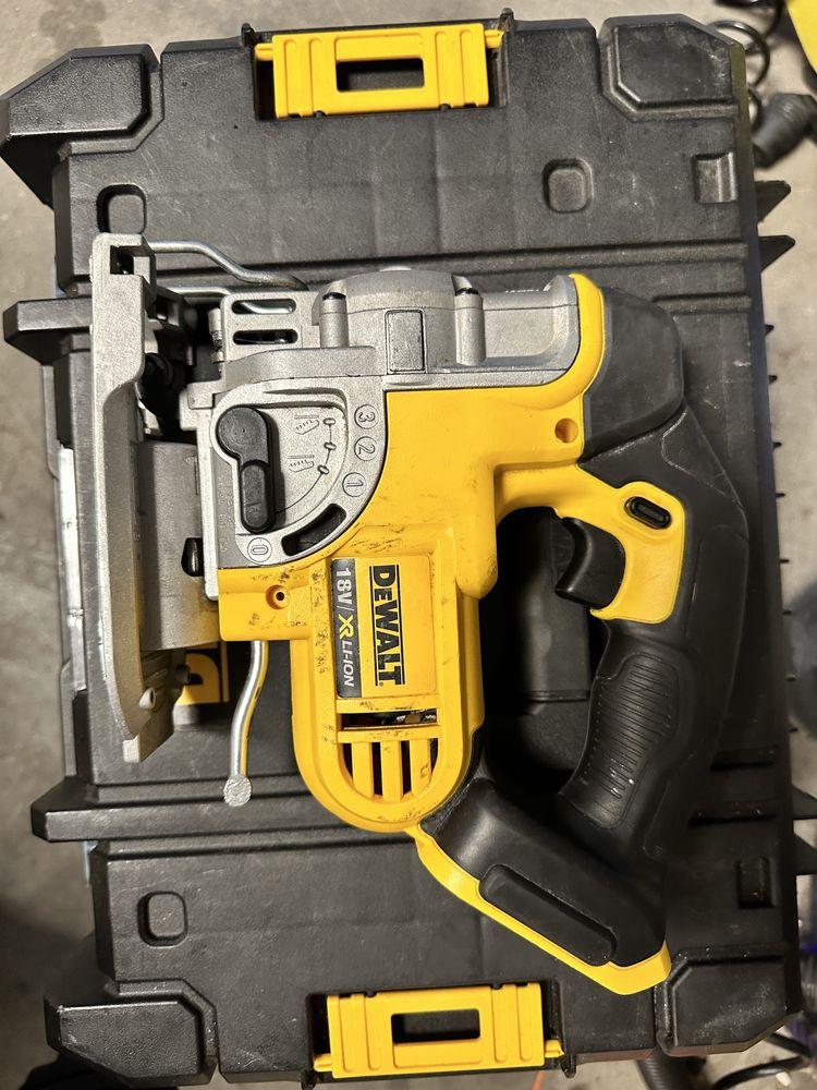 Зеге Dewalt DCS331