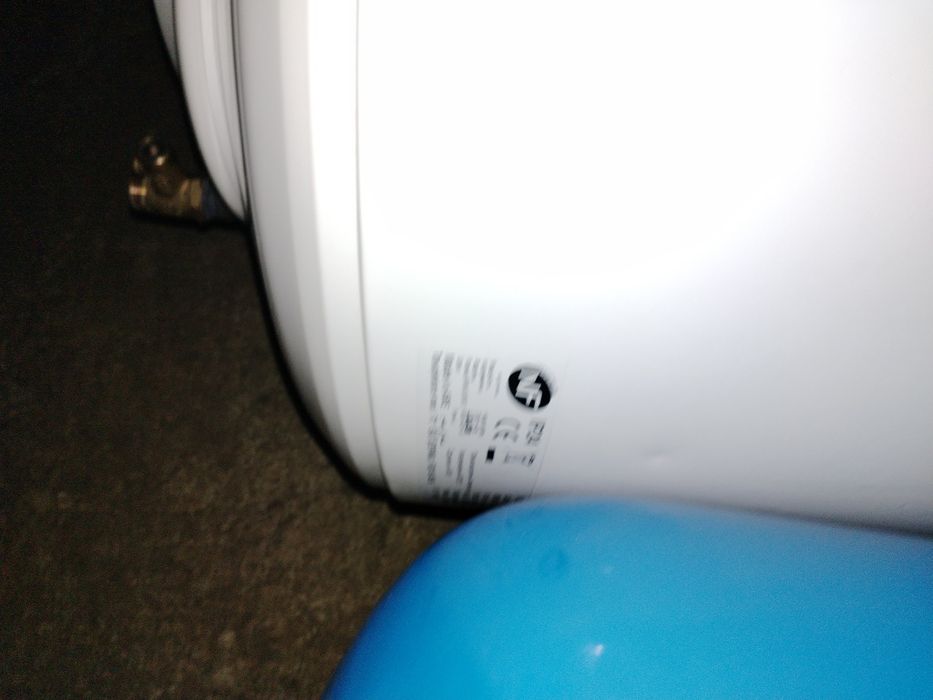 Hidrofor și boiler 690 amândouă.