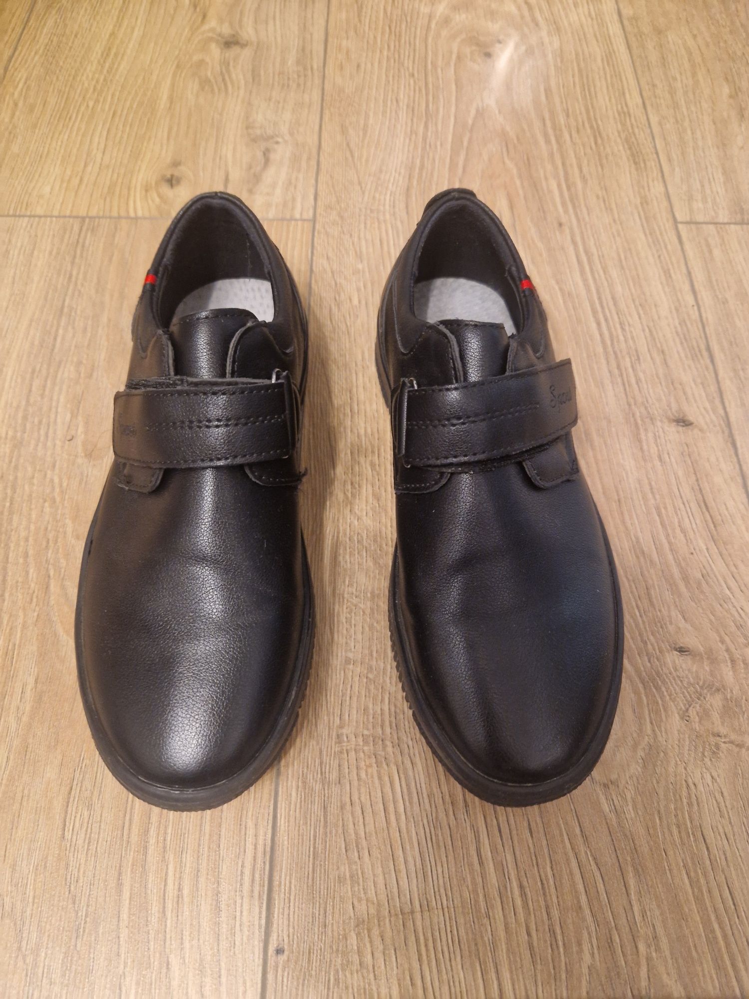 Vand pantofi baieti marime 31