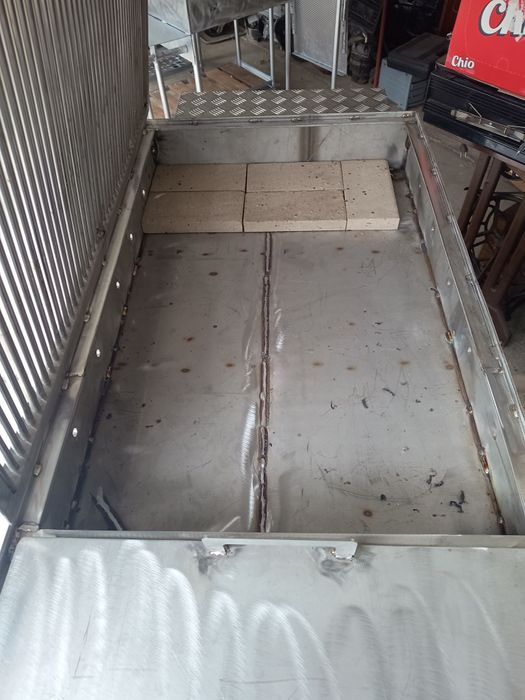 Vând grătare inox