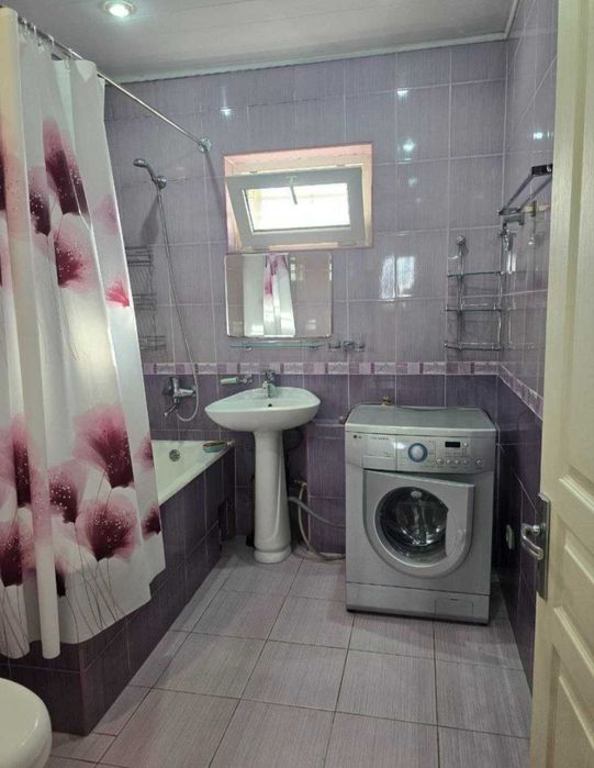 БИЙ 4/4/4,кирпич,77-серия, площадью 90м.кв