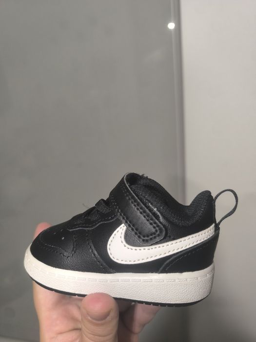 Vând pantofi noi bebeluși