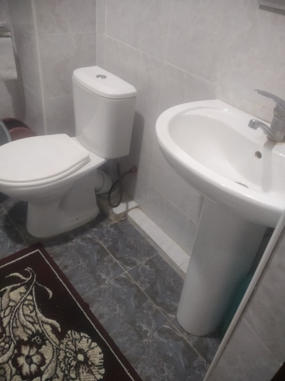 2 honali uy sotiladi yangi domlardan