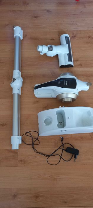 Aspirator portabil Livington Prime (pe acumulator)