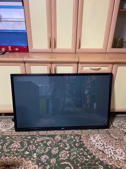 Телевизор LG.