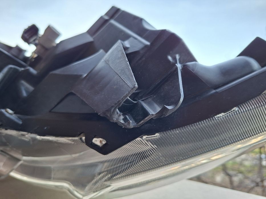 Десен фар MITSUBISHI Eclipse CROSS