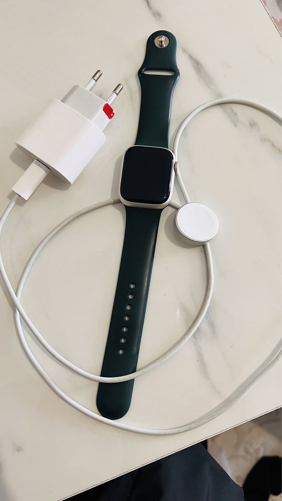 Смарт-часы Apple Watch Series 7 41 мм starlight